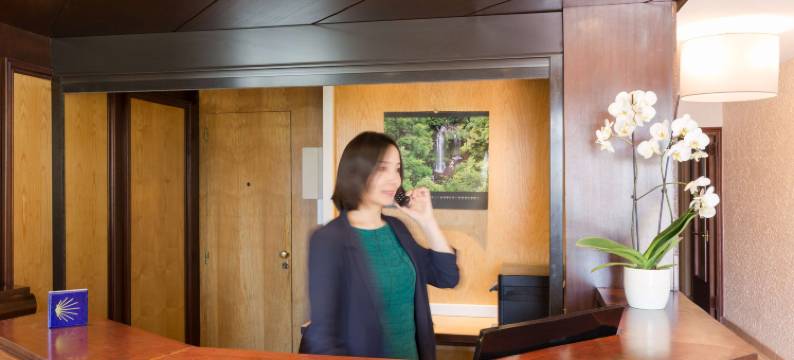 圣朱利安昂热内瓦原生酒店(The Originals City, Hôtel Rey du Mont Sion, Saint-Julien-en-Genevois Sud)图片