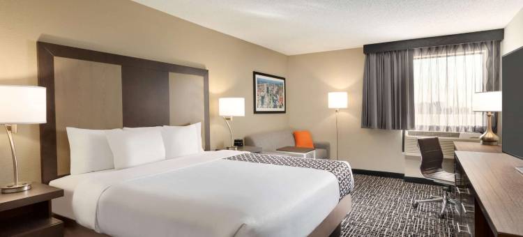 圣路易斯66号公路拉昆塔温德姆套房酒店(La Quinta Inn & Suites by Wyndham St Louis Route 66)图片