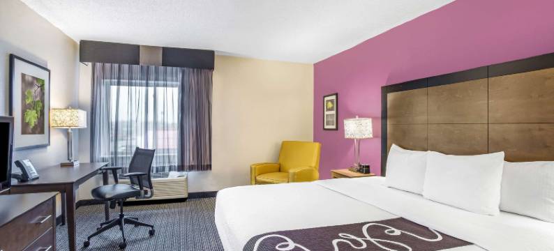 哈特福德布拉德利机场拉昆塔温德姆套房酒店(La Quinta Inn & Suites by Wyndham Hartford - Bradley Airport)图片