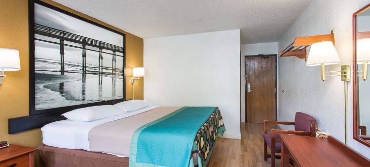 格林斯伯勒-体育馆-会议中心温德姆速8酒店(Super 8 by Wyndham Greensboro/Coliseum/Conv.)图片