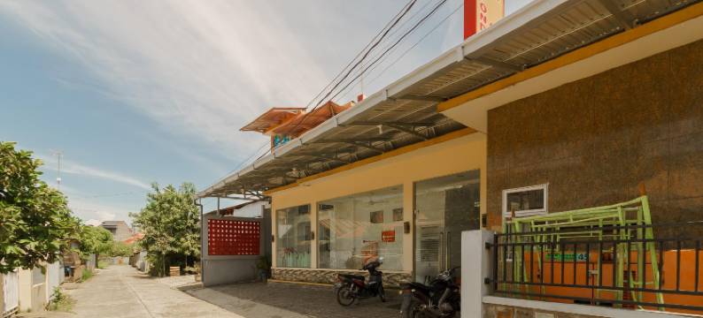 红多兹酒店-近巴东吉姆巴丹斯蒂努尔巴亚(RedDoorz Near Jembatan Siti Nurbaya Padang)图片