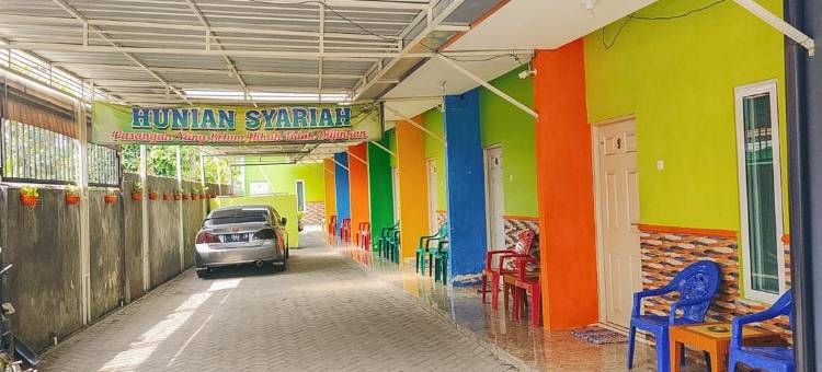 红多兹伊斯兰酒店-近诗都阿佐力宝广场(RedDoorz Syariah Near Lippo Plaza Sidoarjo)图片