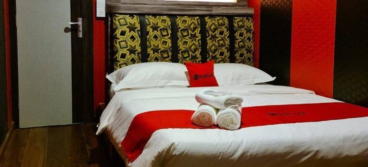 红多兹Plus酒店-近巴淡岛6号那格亚山(RedDoorz Plus Near Nagoya Hill Batam 6)图片