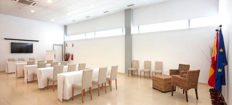 加泰罗尼亚拉斯卡纳斯酒店(B&B HOTEL Logroño Las Cañas)图片