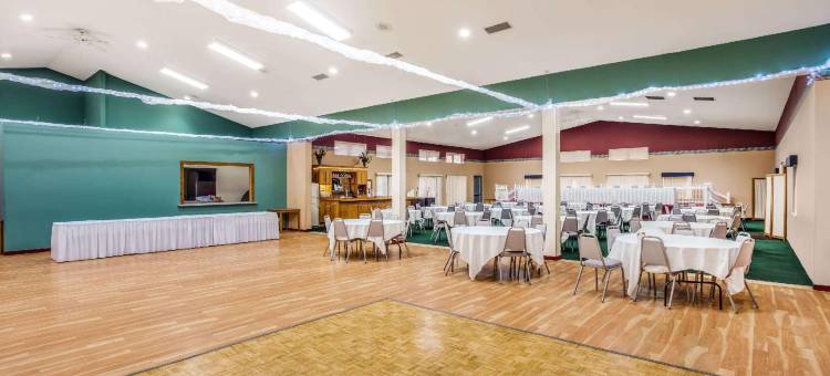 新里斯本康福特酒店及套房(AmericInn by Wyndham New Lisbon)图片