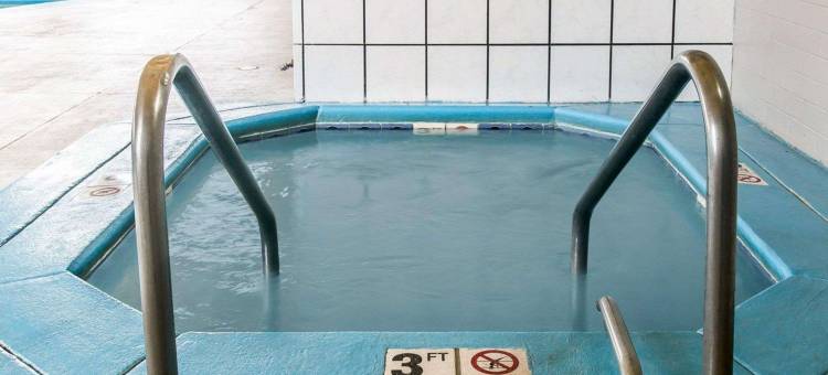 卡拉马祖凯隆酒店(Clarion Inn I-94 Near Expo Center)图片