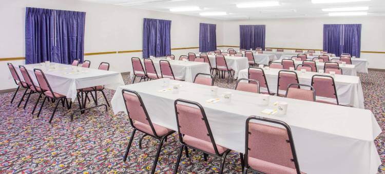 莱克村戴斯酒店(Days Inn by Wyndham Lake Village)图片