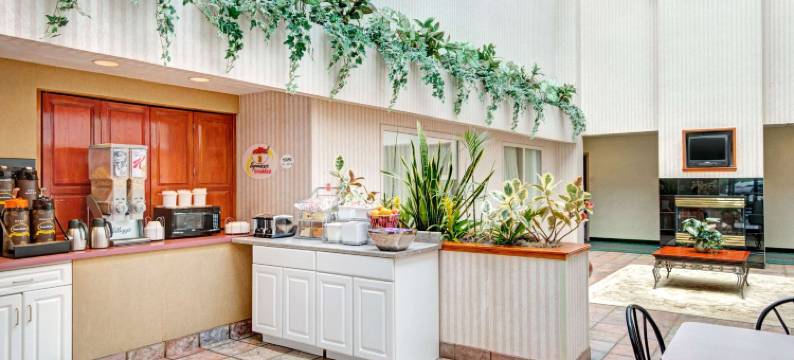 布罗克顿速8酒店(Super 8 by Wyndham Brockton)图片