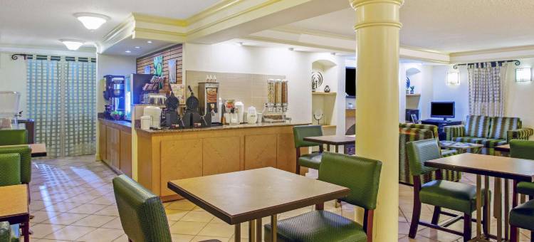 维多利亚拉昆塔温德姆酒店(La Quinta Inn by Wyndham Victoria)图片