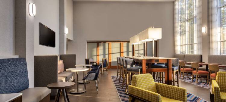 威廉斯堡广场州立学院欢朋酒店套房(Hampton Inn & Suites State College at Williamsburg Square)图片