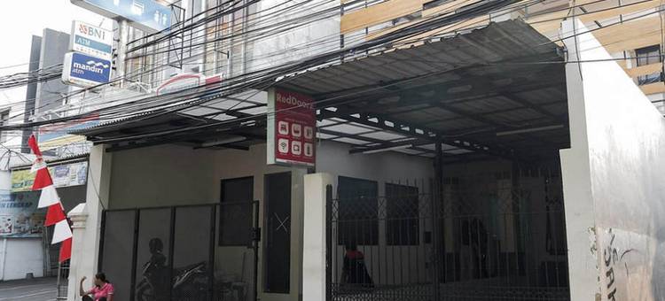 红多兹Plus酒店-近塔曼昂格里克购物中心(RedDoorz Plus Near Taman Anggrek Mall)图片