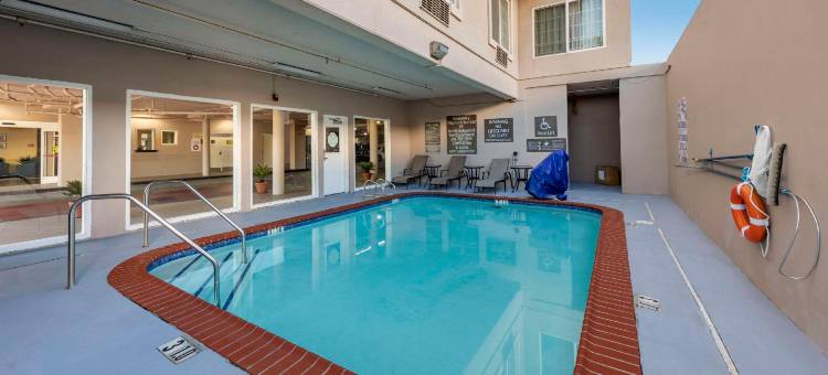 好莱坞伯班克近环球舒适套房酒店(Comfort Inn & Suites Near Universal - N Hollywood - Burbank)图片