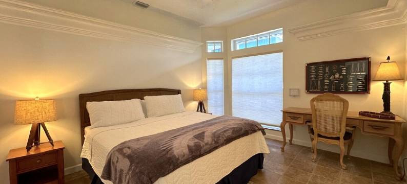 BEACHFRONT, HEATED POOL, KAYAKS/SUP, LANAI W/ GULF VIEWS, 85' DOCK, 2 GOLF CARTS图片
