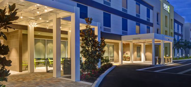 那不勒斯I-75松岭路希尔顿惠庭套房酒店(Home2 Suites by Hilton Naples I-75 Pine Ridge Road)图片