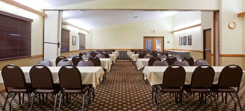 弗格斯福尔斯美吟温德姆酒店及会议中心(AmericInn by Wyndham Fergus Falls Conference Center)图片