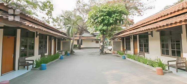 红多兹酒店-皇后港湾海滩2号(RedDoorz @ Pantai Pelabuhan Ratu 2)图片