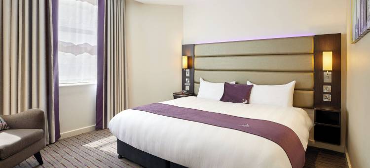 东哈洛教堂兰利普瑞米尔酒店(Premier Inn Harlow East (Church Langley))图片