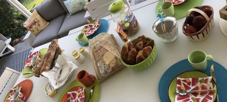 冒险距离家庭旅馆(Escapades Lointaines)图片