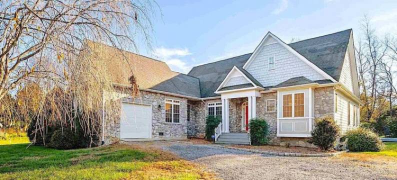 斯托尼克里克温特格林小屋带电动车充电器(Stoney Creek Cottage Wintergreen w EV Charger)图片