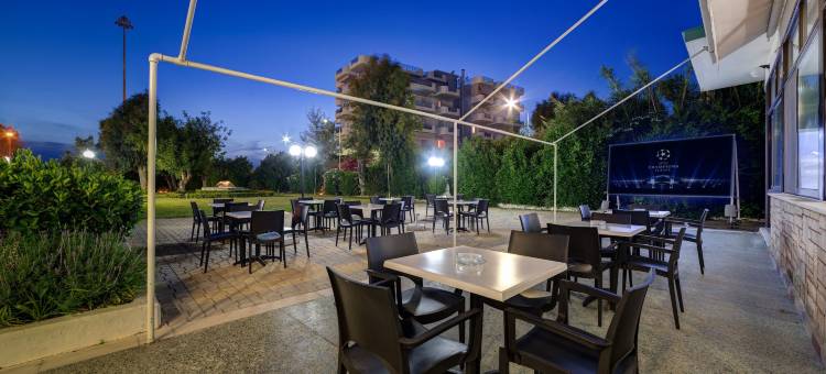 佩特雷斯德尔菲尼酒店(Delfini Hotel)图片