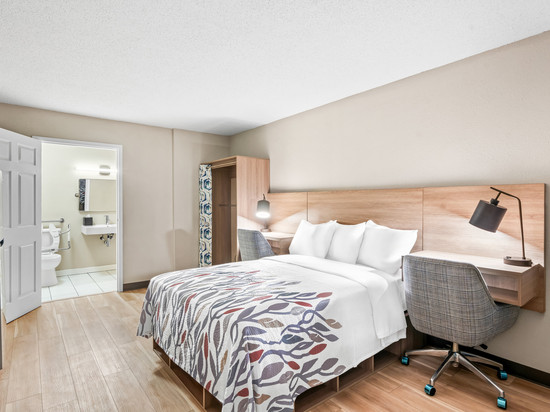 佩里维尔红屋顶酒店