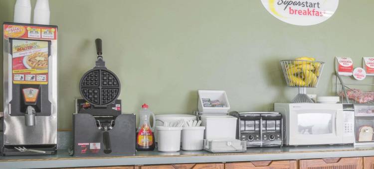 丰第拉克速8酒店(Super 8 by Wyndham Fond du Lac)图片