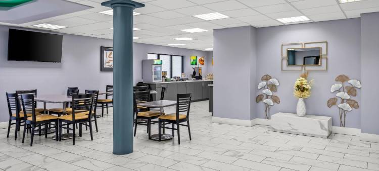 坎贝尔堡凯艺酒店(Quality Inn Oak Grove Fort Campbell)图片