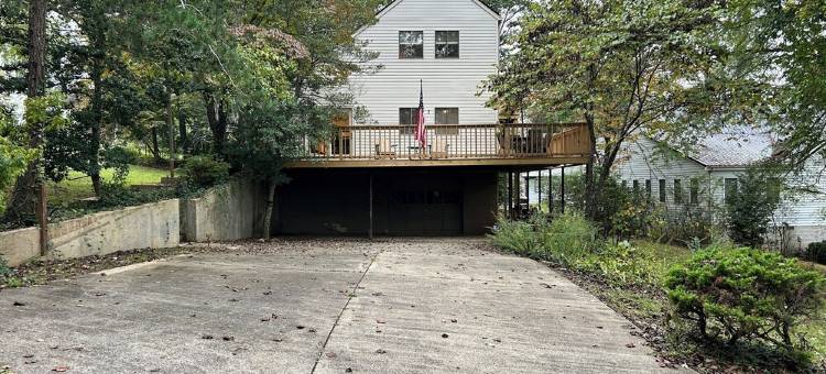 Charming 5-bedroom/3-bath home with easy access to Lake Cumberland图片