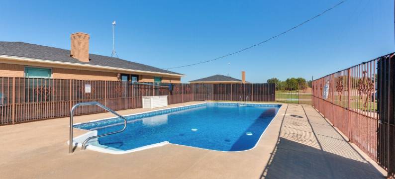 带有游泳池和马厩接入的牧场度假胜地！(Ranch Getaway with Pool and Horse Stall Access!)图片