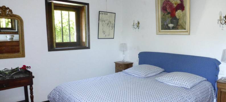 Mill in Brittany by River Aulne with Kayaks图片