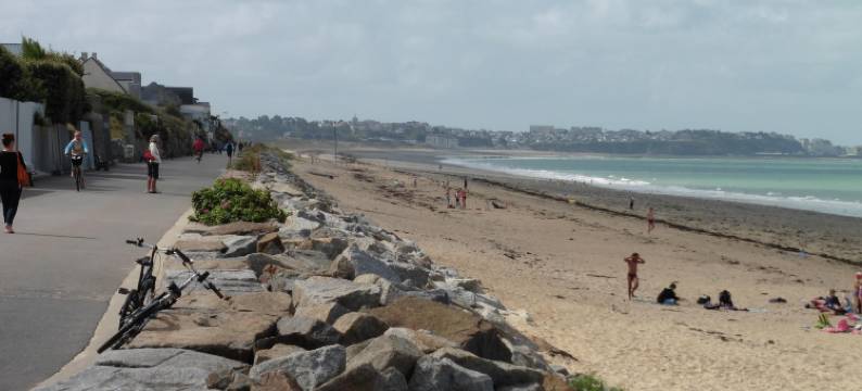 Stone House in Bricqueville near Sandy Beach图片