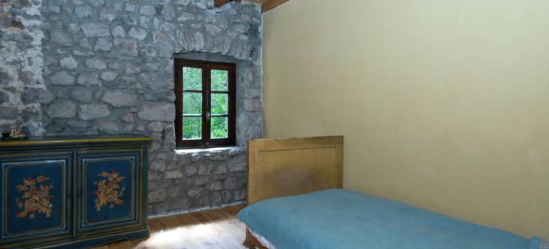 Secluded Stone Villa Retreat图片