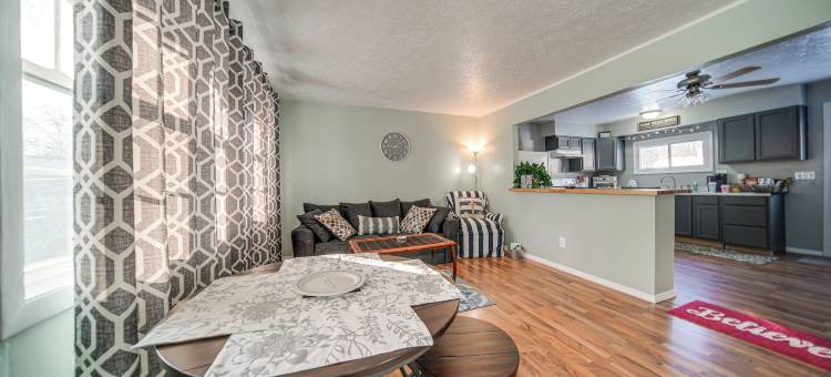 阿什塔比拉家庭出租 - 距离伊利湖、海滩2英里(Ashtabula Home Rental - 2 Mi to Lake Erie, Beaches)图片