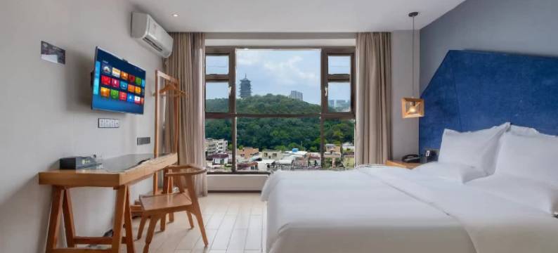 TOP Hotel首席设计师酒店(千灯湖度假区广佛电商城店)图片