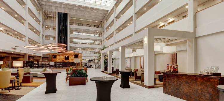 布鲁克菲尔德密尔沃基希尔顿安泊酒店(Embassy Suites by Hilton Milwaukee Brookfield)图片