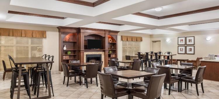 拉克拉比什华美达酒店(Ramada by Wyndham Lac la Biche)图片