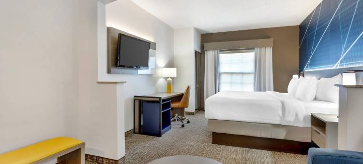 东布朗士维克南河舒适套房酒店(Comfort Suites East Brunswick - South River)图片