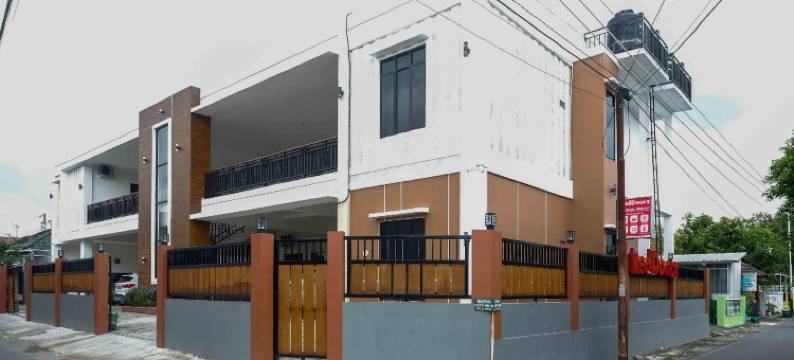 红多兹酒店-近蒂尔托纳迪2号航站楼(RedDoorz Near Terminal Tirtonadi 2)图片