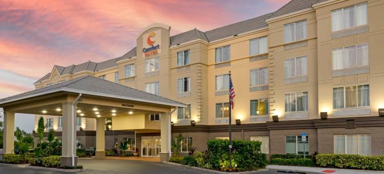 近奥兰多环球影城舒适套房酒店(Comfort Suites Near Universal Orlando Resort)图片