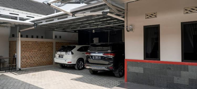 红多兹伊斯兰酒店-近楠榜哈吉美娜(RedDoorz Syariah Near Hajimena Lampung)图片