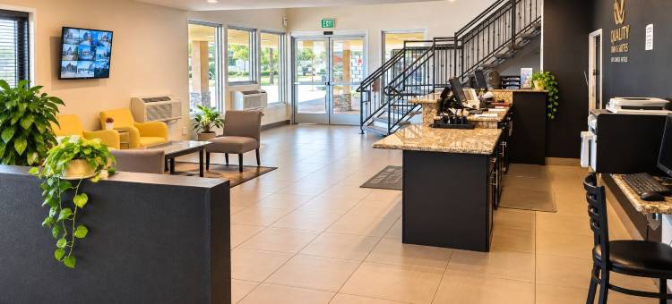 贝克斯菲尔德市区附近凯艺套房酒店(Quality Inn & Suites Near Downtown Bakersfield)图片