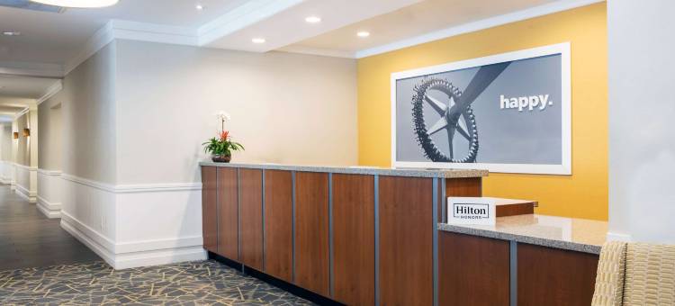 哈兰代尔海滩阿文特拉希尔顿欢朋酒店(Hampton Inn Hallandale Beach-Aventura)图片