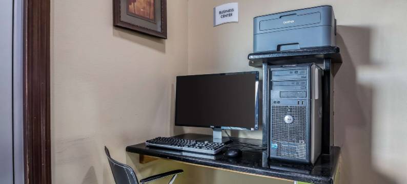 科拉尔维尔爱荷华河兰丁凯艺酒店(Quality Inn Coralville - Iowa River Landing)图片