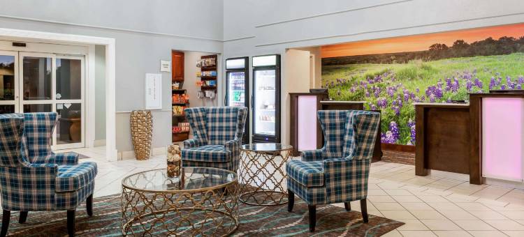 克尔维尔拉昆塔温德姆套房酒店(La Quinta Inn & Suites by Wyndham Kerrville)图片