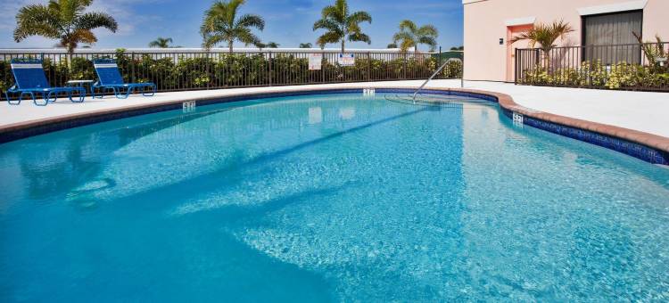 洲际酒店集团智选假日酒店及套房奥基乔比湖(Holiday Inn Express & Suites LAKE OKEECHOBEE by IHG)图片