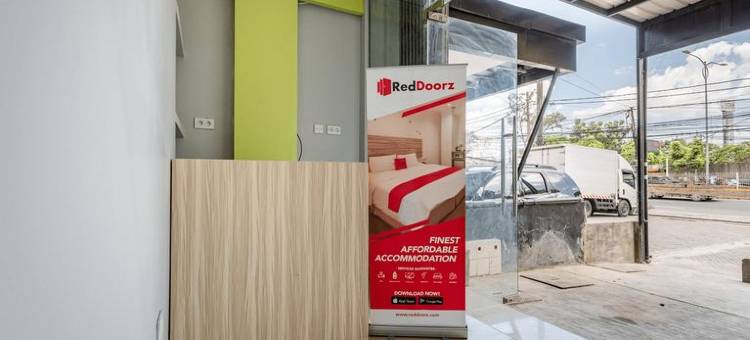 红多兹酒店-近丹绒杜仁2号(RedDoorz Near Tanjung Duren 2)图片