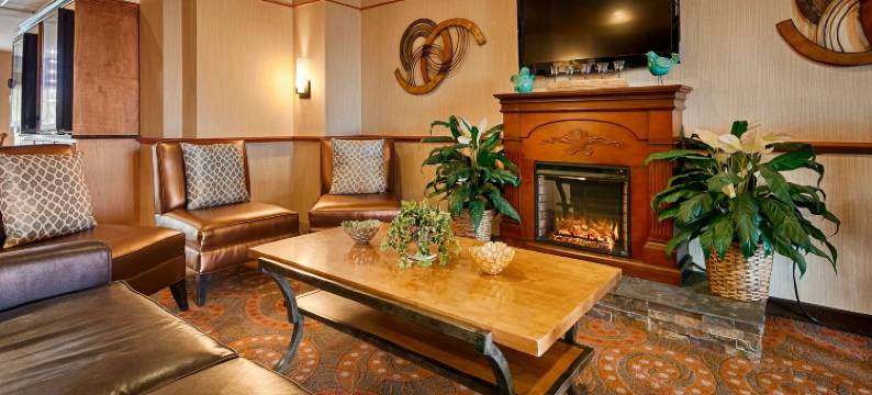 浮筒海滩贝斯特韦斯特优质酒店(Best Western Plus Pontoon Beach)图片