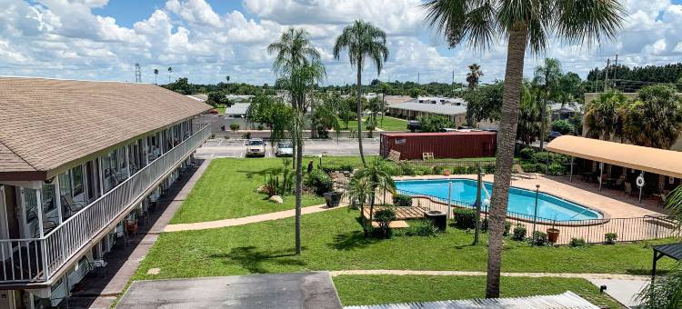 太阳城中心罗德威旅馆(Rodeway Inn Sun City Center)图片