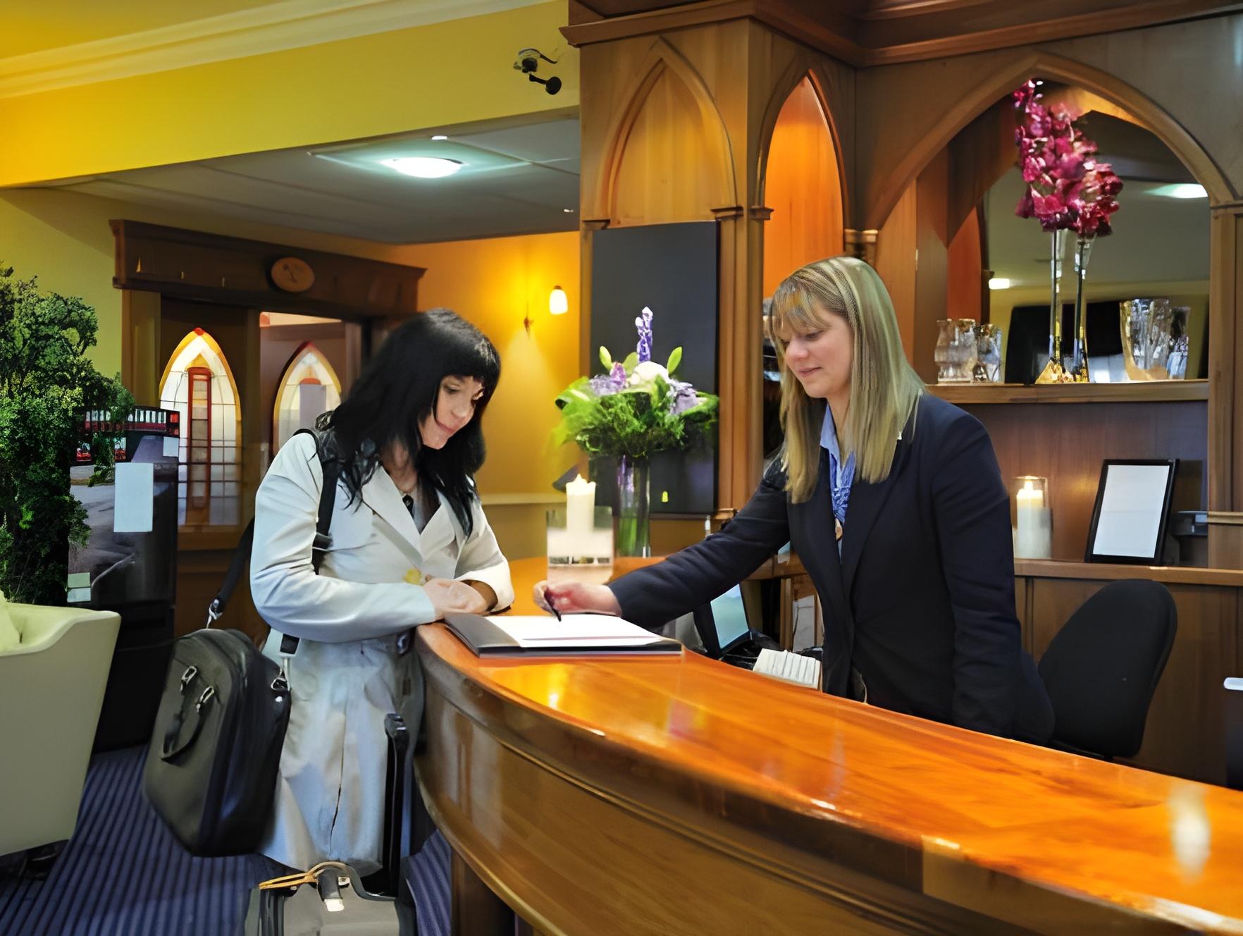 Menlo Park Hotel Over view