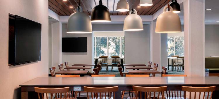 Fairfield Inn & Suites Kelowna图片